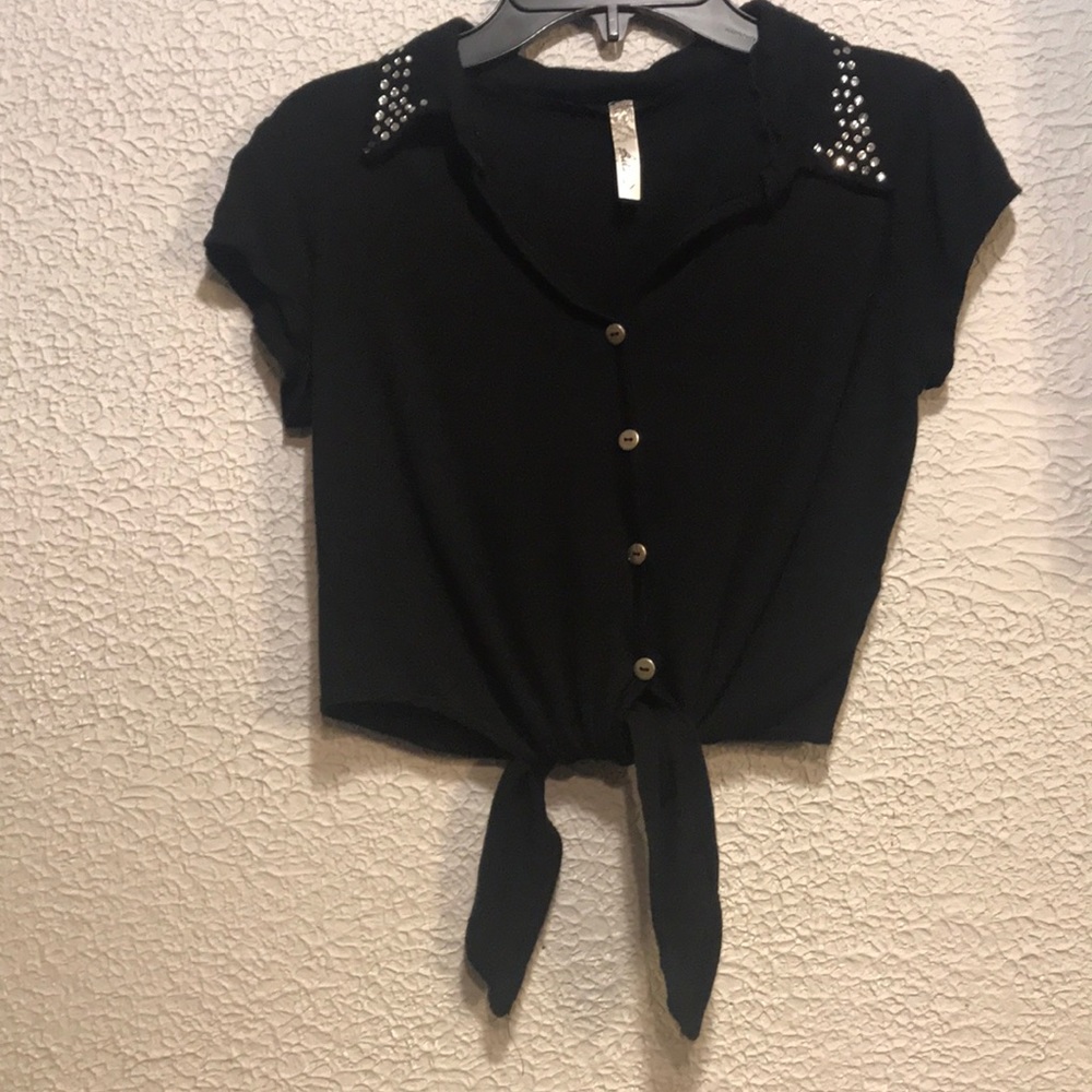 Black collared crop top